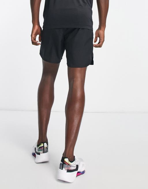 Pantalones cortos de 7" negros con diseño 2 en 1 Dri-FIT Challenger de Nike Running, 2 de 4