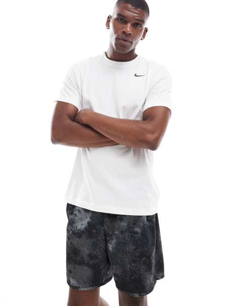 Pantalones cortos de 7" negros con estampado de camuflaje Dri-FIT de Nike Training - view 1