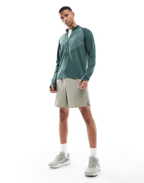 Pantalones cortos de 7" verde claro de tejido liso Dri-FIT Unlimited de Nike Training - view 1