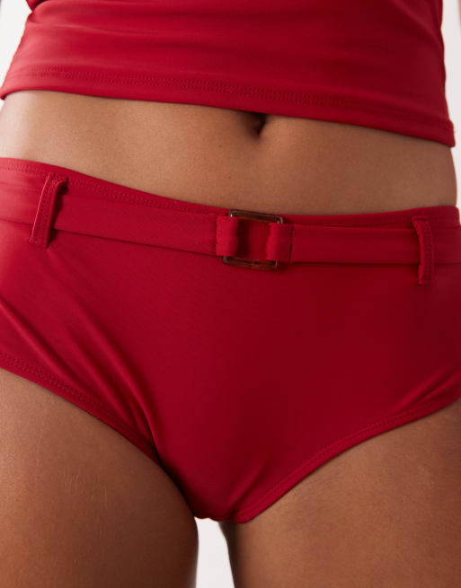 Pantalones cortos de bikini rojos con detalle de cinturón Avi de Motel (parte de un conjunto), 4 de 4