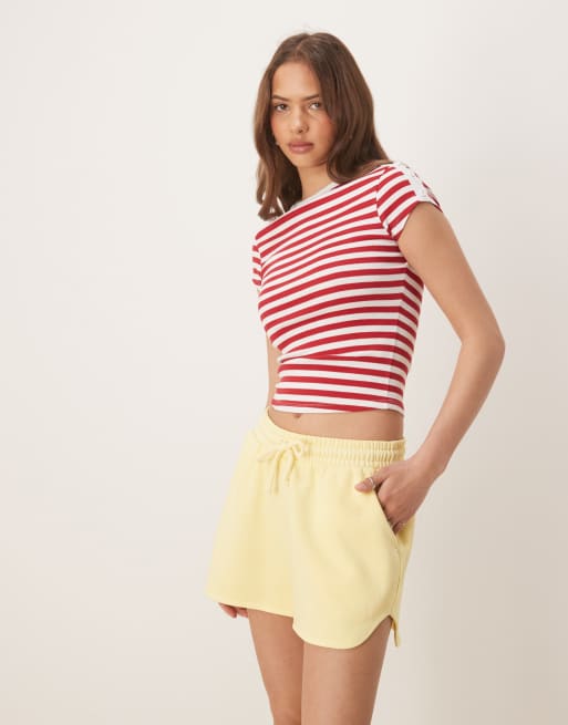 Pantalones cortos de chándal amarillo lavado de estilo deportivo de ASOS DESIGN, 3 de 5