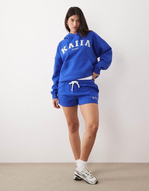 Pantalones cortos de chándal azul cobalto con logo bordado de tejido rico en algodón de Kaiia (parte de un conjunto), 2 de 5