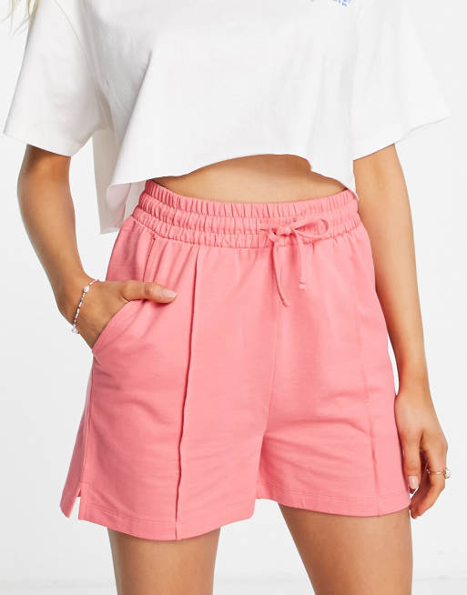 Pantalones cortos de chándal color coral con pinzas de algodón de ASOS DESIGN
