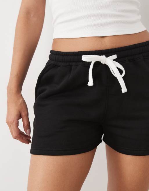 Pantalones cortos de chándal negros con logo bordado de tejido rico en algodón de Kaiia (parte de un conjunto)  , 3 de 5