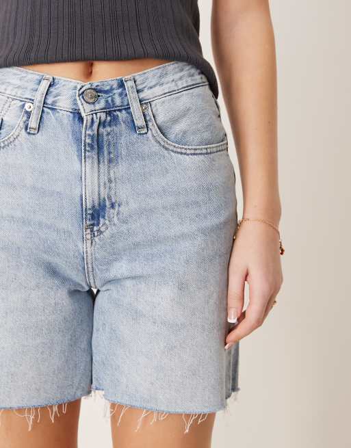 Pantalones cortos de corte alargado estilo bermudas con lavado