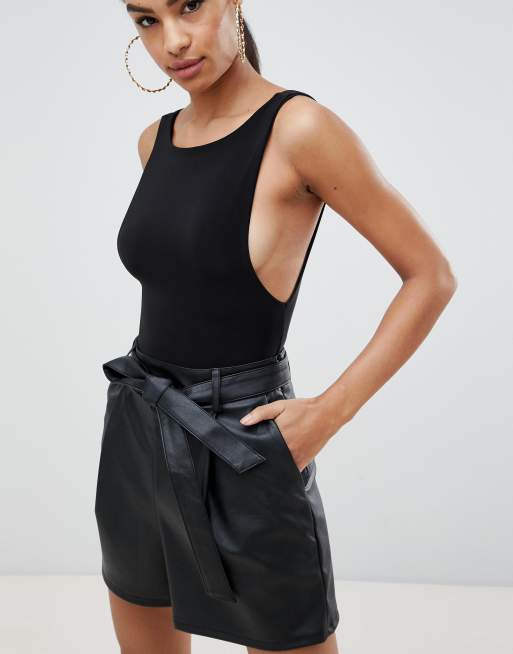 Pantalones cortos de efecto cuero con cintura paper bag ASOS Tailored | ASOS