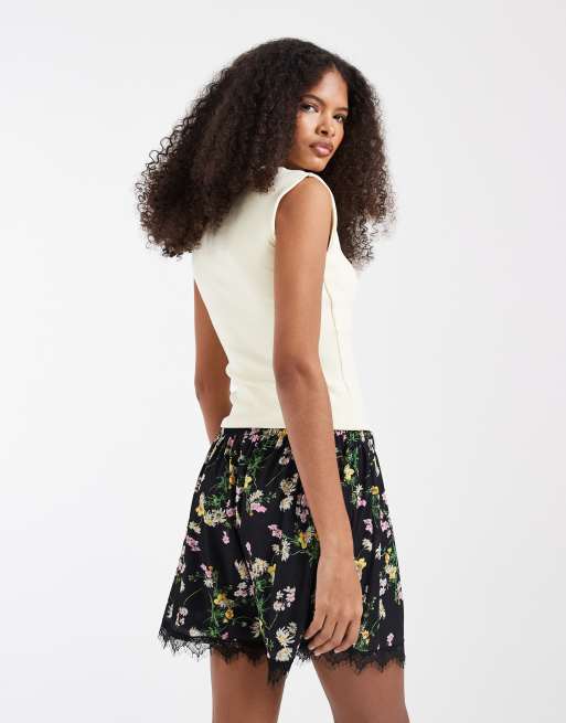 Pantalones cortos de malla con estampado floral y ribete de encaje de ASOS DESIGN, 3 de 5