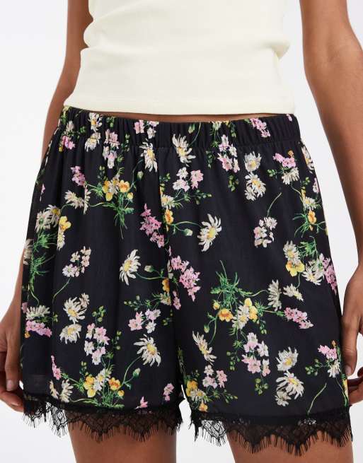 Pantalones cortos de malla con estampado floral y ribete de encaje de ASOS DESIGN, 4 de 5