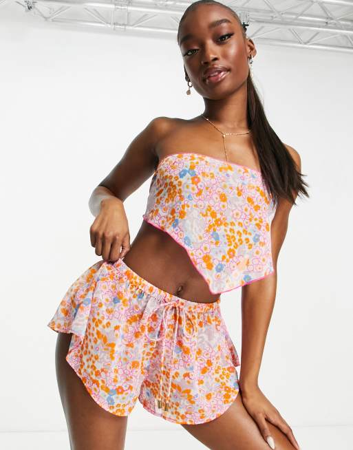 Pantalones cortos de playa con estampado de florecitas en tonos pastel de Candypants (parte de un conjunto) 