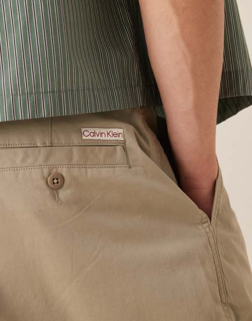 Pantalones cortos de sastre beis de estilo bermudas de Calvin Klein Jeans, 4 de 5