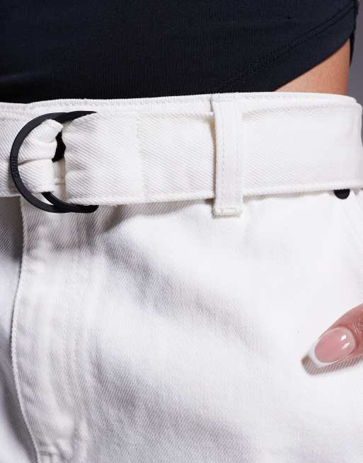 Pantalones cortos de sastre blanco hueso de corte alargado de HUGO Red, 3 de 5