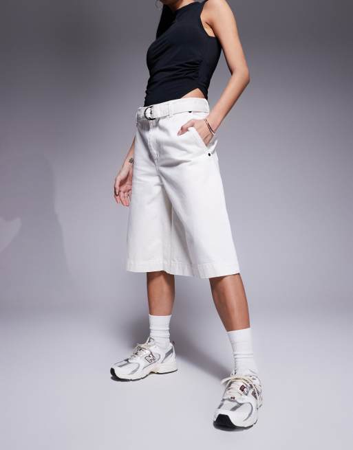 Pantalones cortos de sastre blanco hueso de corte alargado de HUGO Red, 4 de 5