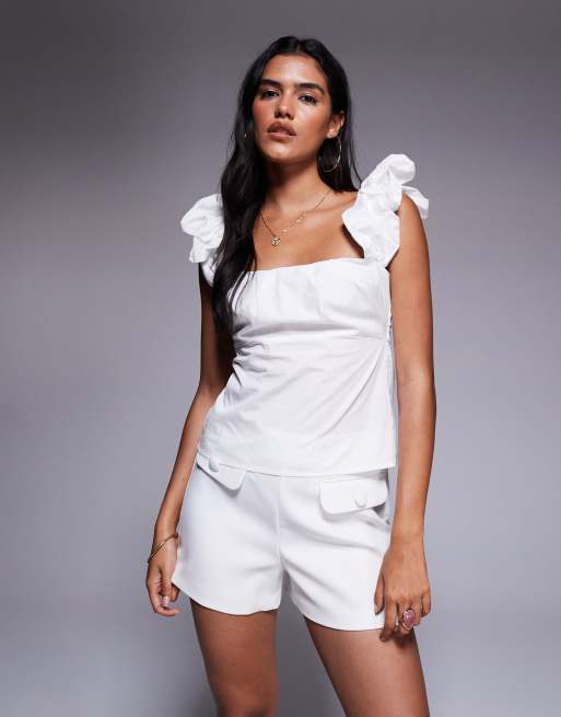 Pantalones cortos de sastre blancos con detalle de bolsillos de River Island, 2 de 5