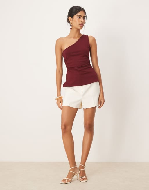 Pantalones cortos de sastre blancos con pinzas delanteras de Mango