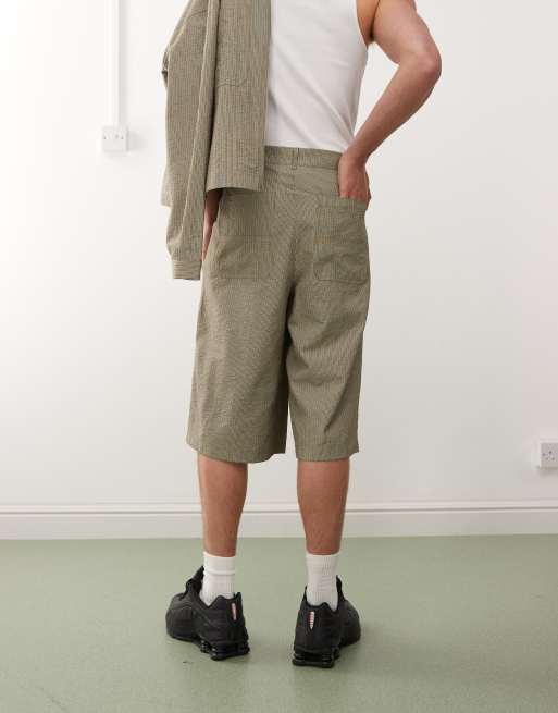 Pantalones cortos de sastre caquis de corte skater alargado de COLLUSION, 4 de 5