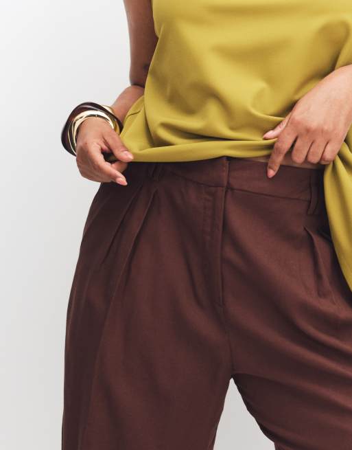 Pantalones cortos de sastre marrones estilo bermudas de mezcla de lino de ASOS DESIGN Curve, 4 de 7
