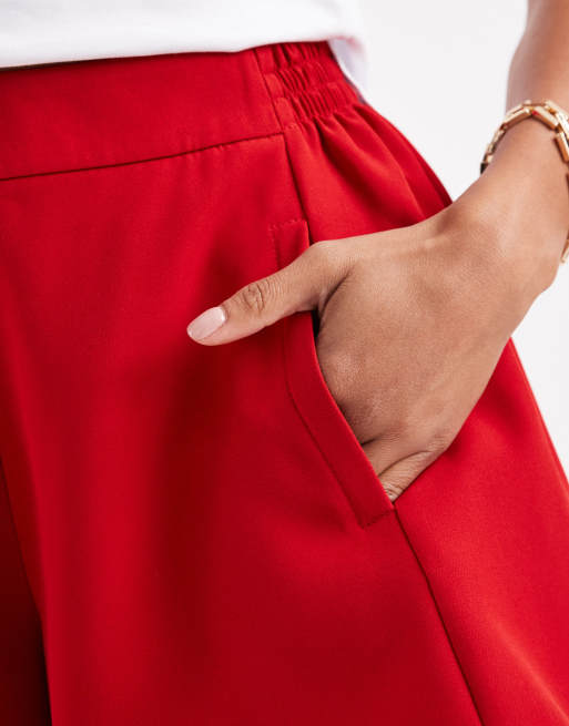 Pantalones cortos de sastre rojo cereza de estilo bóxer de ASOS DESIGN, 5 de 5