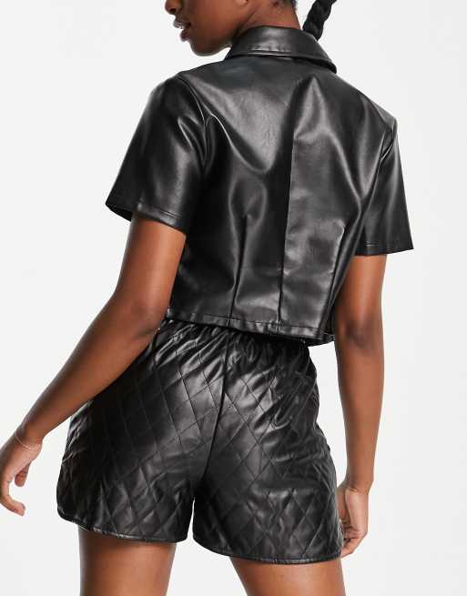 Pantalones cortos de talle alto con diseño acolchado de diamantes de cuero sintético Lola May | ASOS