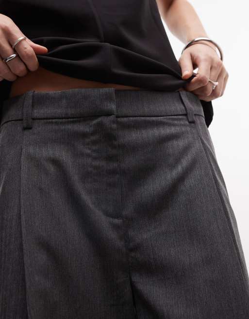 Pantalones cortos de traje gris oscuro jaspeado de corte alargado de Weekday, 4 de 5