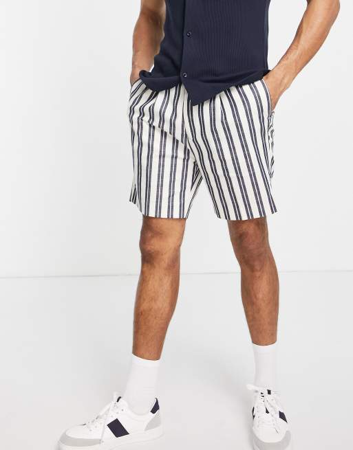 Pantalones cortos de vestir blancos tapered a rayas azul marino de ASOS DESIGN