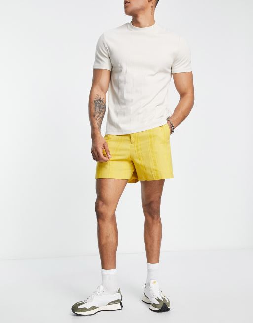 Bermudas color mostaza 2025
