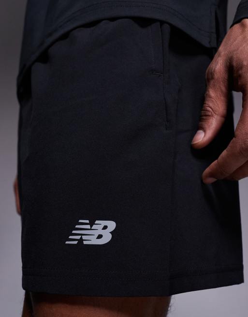 Pantalones cortos deportivos de 5" negros de New Balance, 5 de 5
