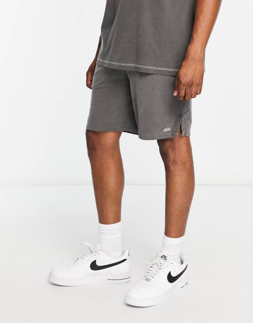 Pantalones cortos deportivos extragrandes con lavado pigmentado de ASOS 4505, 4 de 4