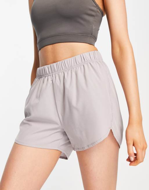 Pantalones cortos deportivos grises sueltos de tejido transpirable de Only Play