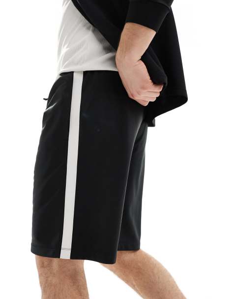 Pantalones cortos deportivos negros con raya lateral blanca en contraste de punto de 4505 - view 1