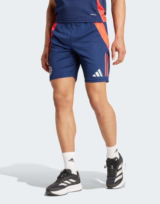 Pantalones cortos deportivos rojo intenso y azul añil nocturno con diseño del Manchester United Tiro 24 adidas Performance
