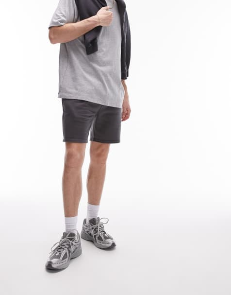 Pantalones cortos gris carbón de corte clásico con bajos sin rematar de punto liso de Topman - view 1