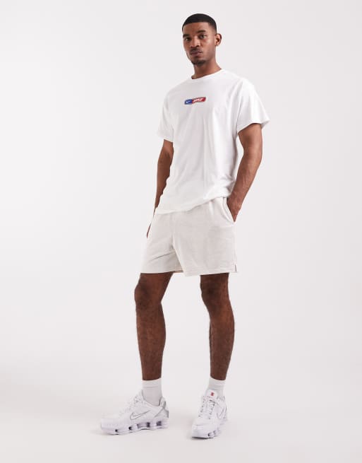 Pantalones cortos gris claro de tejido de rizo de Nike Club , 2 de 5