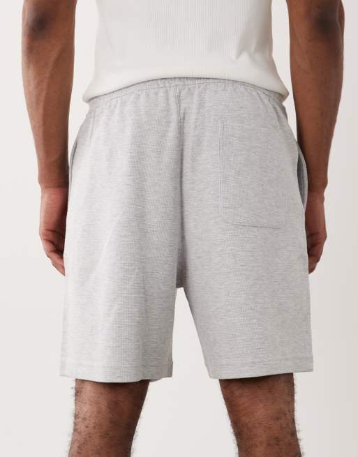 Pantalones cortos gris claro melange estructurados de tejido rico en algodón de ARKET (parte de un conjunto), 4 de 5