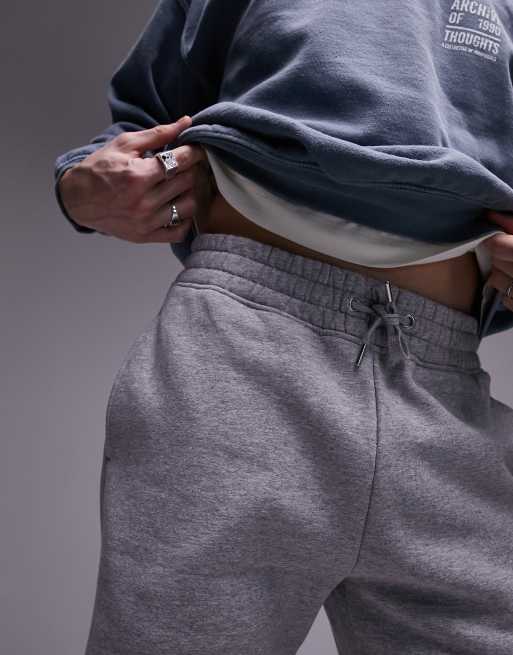 Pantalones cortos gris jaspeado de corte clásico con bajos sin rematar de punto liso de Topman, 2 de 5