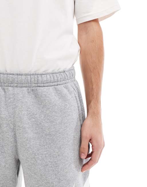 Pantalones cortos grises con logo grande gráfico de Nike Club, 2 de 5