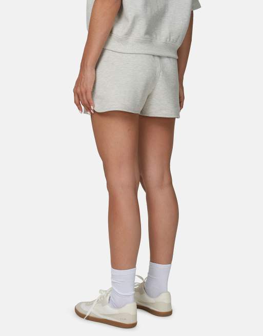 Pantalones cortos grises de punto liso de algodón Monogram Collection de Good For Nothing, 2 de 4