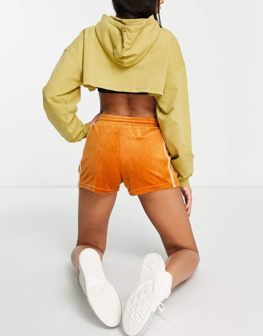 Pantalones cortos holgados de estilo años 90 de terciopelo de Bailey Rose (parte de un conjunto), 2 de 4