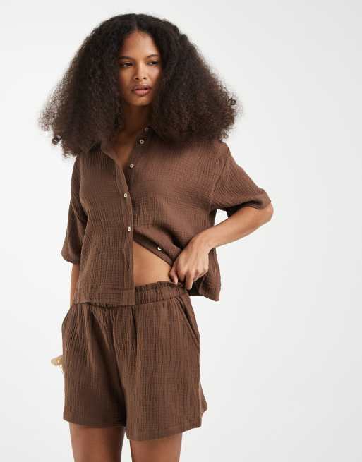 Pantalones cortos marrón chocolate de bambula texturizada de Vero Moda (parte de un conjunto), 2 de 5