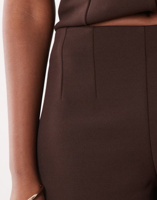 Pantalones cortos marrón chocolate de tejido efecto neopreno de ASOS DESIGN (parte de un conjunto), 3 de 5