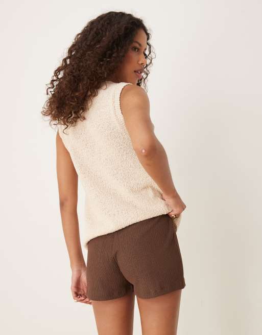 Pantalones cortos marrón chocolate de tejido efecto rugoso de ASOS DESIGN, 3 de 5