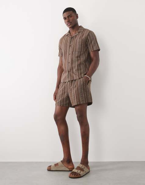 Pantalones cortos marrones a rayas de corte ancho y largo medio elásticos de ASOS DESIGN (parte de un conjunto) - view 1