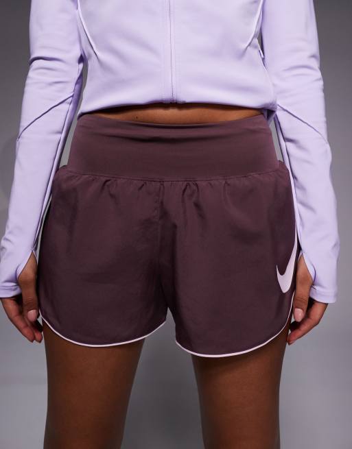 Pantalones cortos marrones de talle medio con logo Tempo Dri-FIT de Nike Running, 5 de 5
