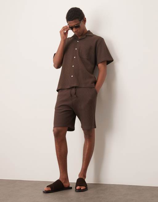 Pantalones cortos marrones de tejido gofrado de Selected Homme (parte de un conjunto)