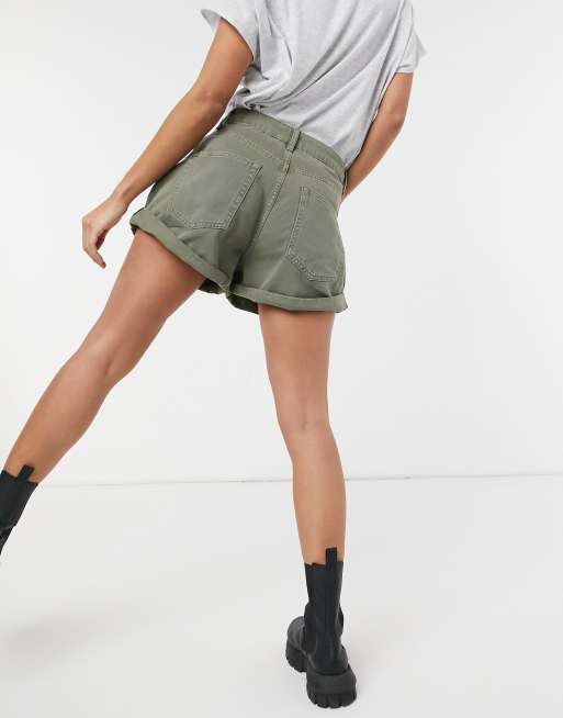 Pantalones cortos mom holgados con lavado caqui de ASOS DESIGN, 2 de 4