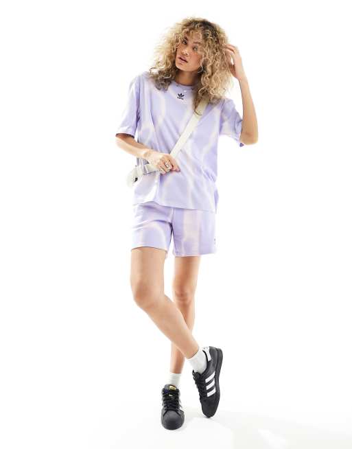 Pantalones cortos morados con estampado tie dye de adidas Originals