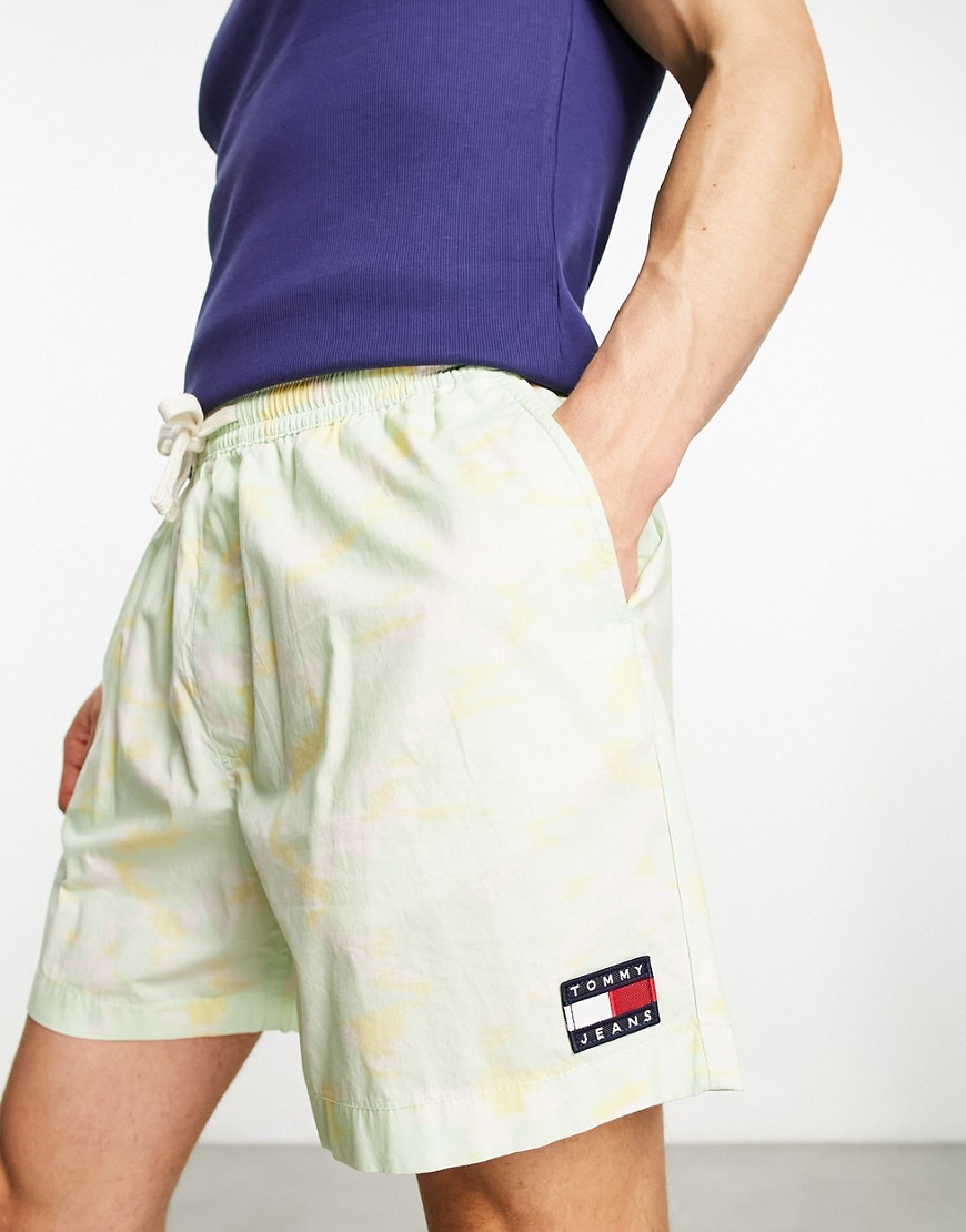 Pantalones Cortos Multicolores Con Estampado De Camuflaje Y Logo De Bandera De Tommy Jeans