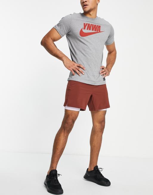 Pantalones cortos naranja oscuro con diseño 2 en 1 Active Dri-FIT de Nike Yoga, 2 de 4