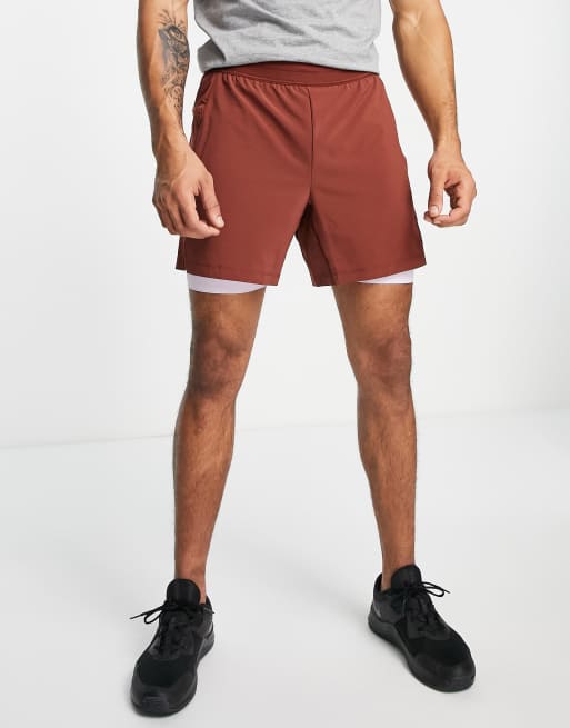 Pantalones cortos naranja oscuro con diseño 2 en 1 Active Dri-FIT de Nike Yoga, 4 de 4