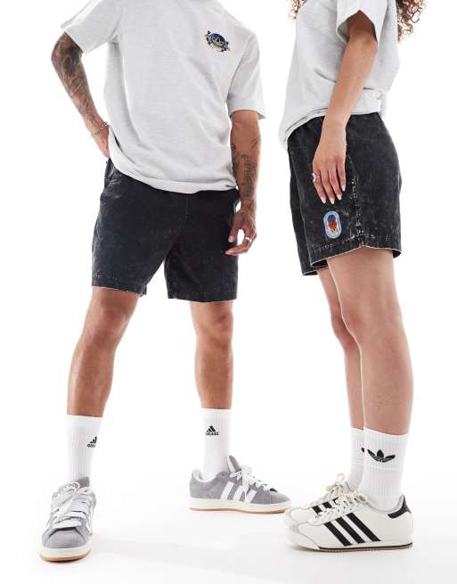 Pantalones cortos negro lavado unisex con logo de adidas Originals
