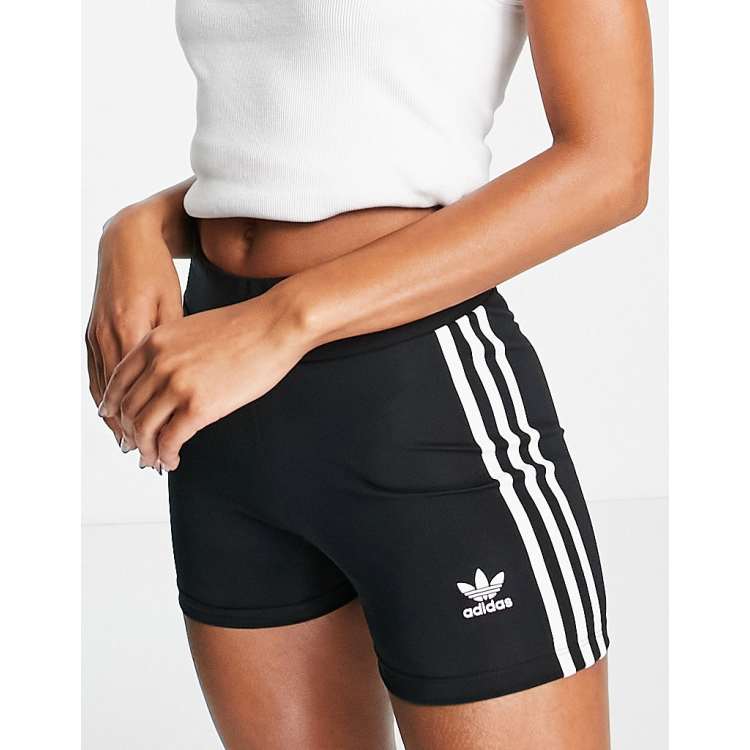 Pantalones cortos verdes con las tres rayas de adidas Originals, ASOS